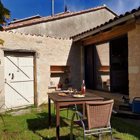 La Maison De Thomas Saint-Amant-de-Boixe Bagian luar foto