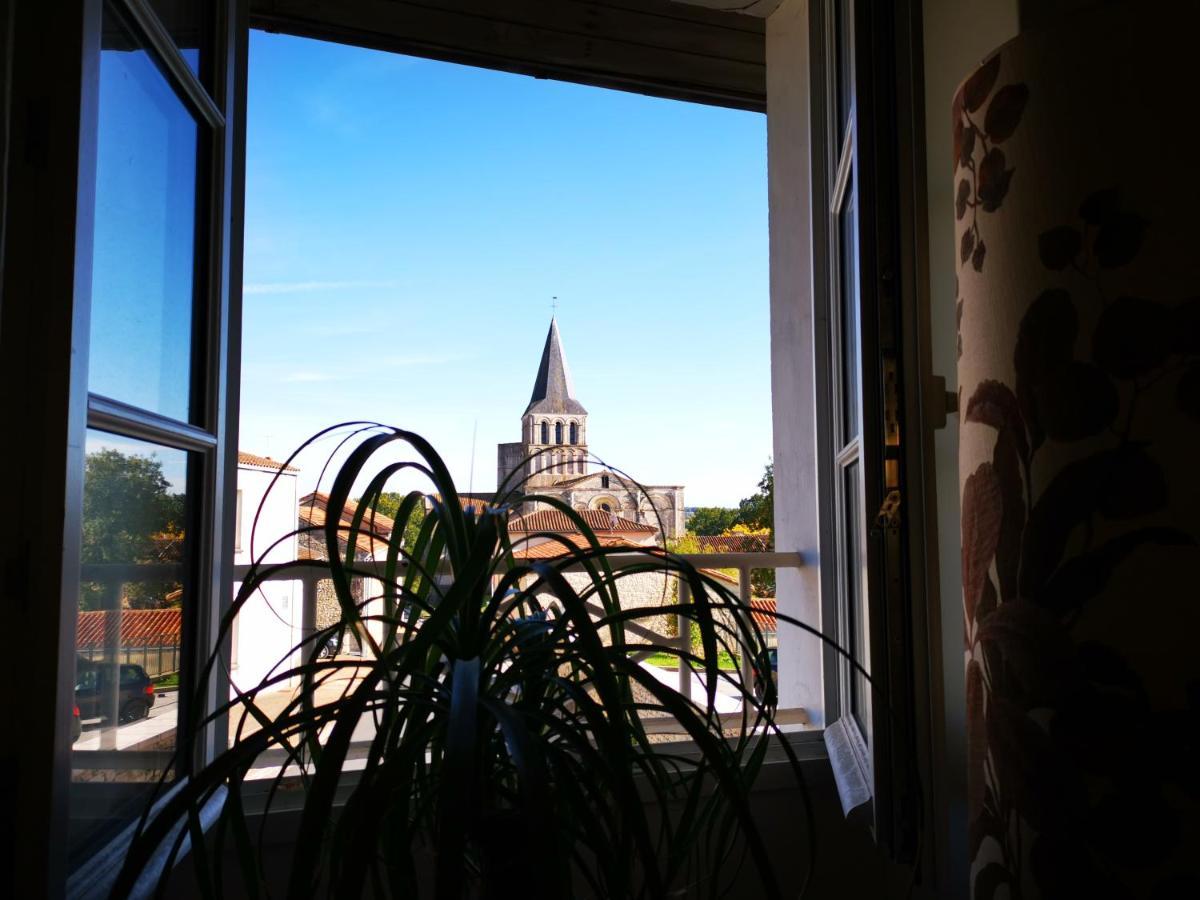 La Maison De Thomas Saint-Amant-de-Boixe Bagian luar foto