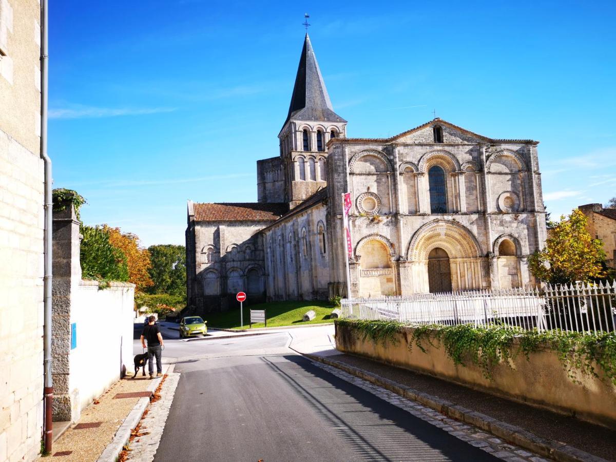 La Maison De Thomas Saint-Amant-de-Boixe Bagian luar foto