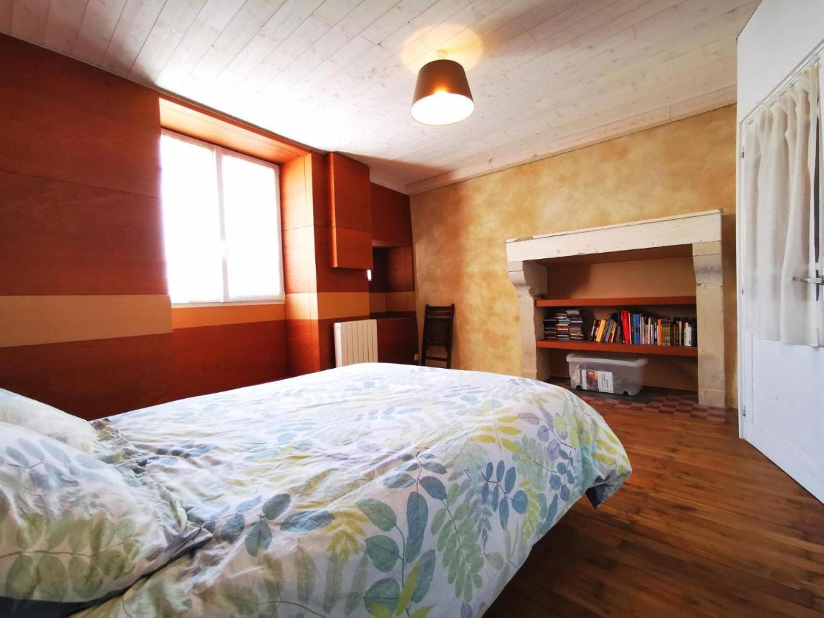 La Maison De Thomas Saint-Amant-de-Boixe Bagian luar foto